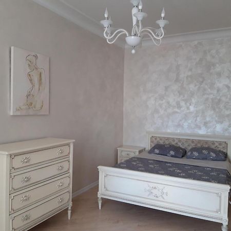 Luxury Apartment In The Center คีชีเนา ภายนอก รูปภาพ